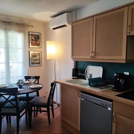 Appartement, Plein Centre, Balcons, Clim, Parking Apartment